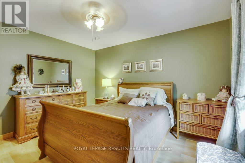 124623 SIMCOE STREET - 25