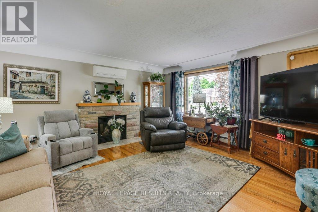 124623 SIMCOE STREET - 18