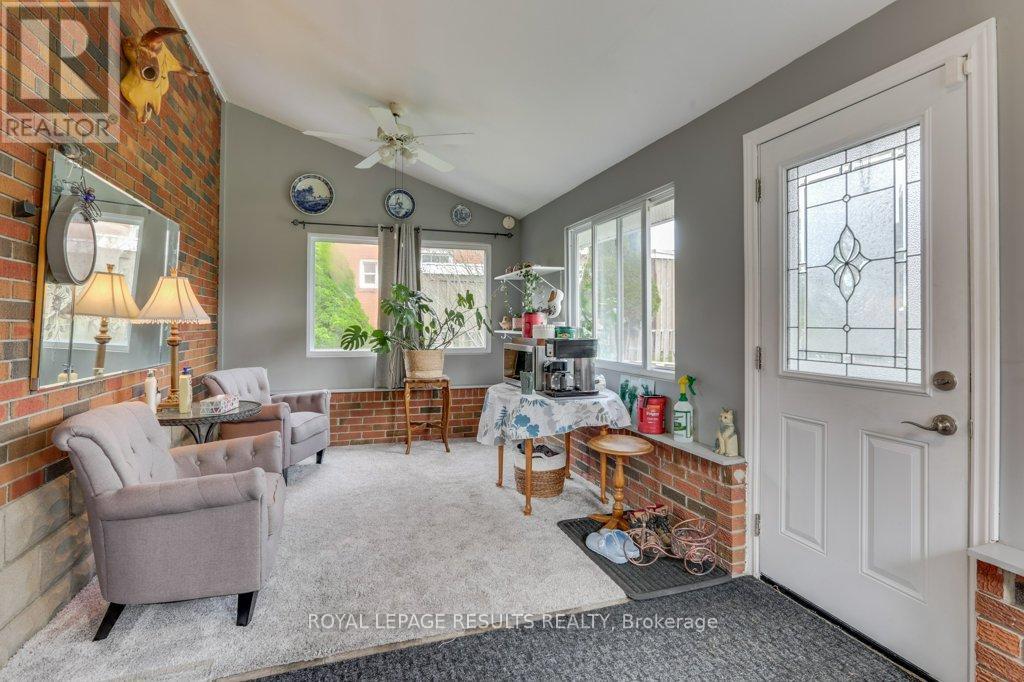 124623 SIMCOE STREET - 10