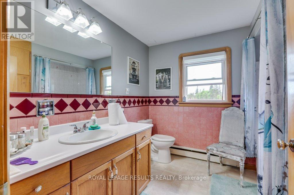 124623 SIMCOE STREET - 22
