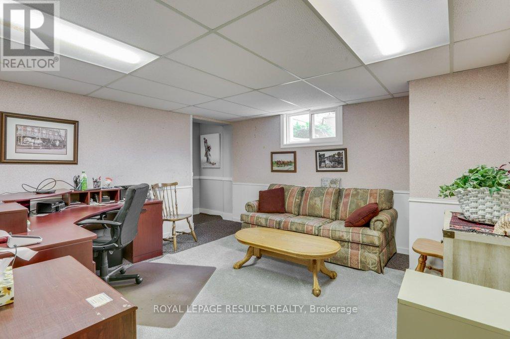 124623 SIMCOE STREET - 32