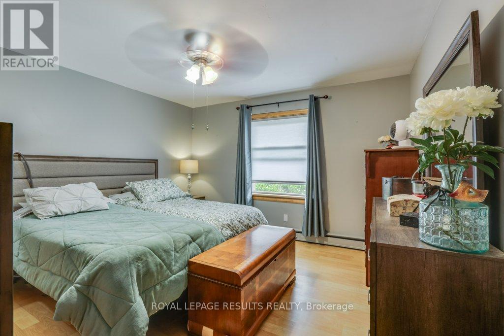 124623 SIMCOE STREET - 28
