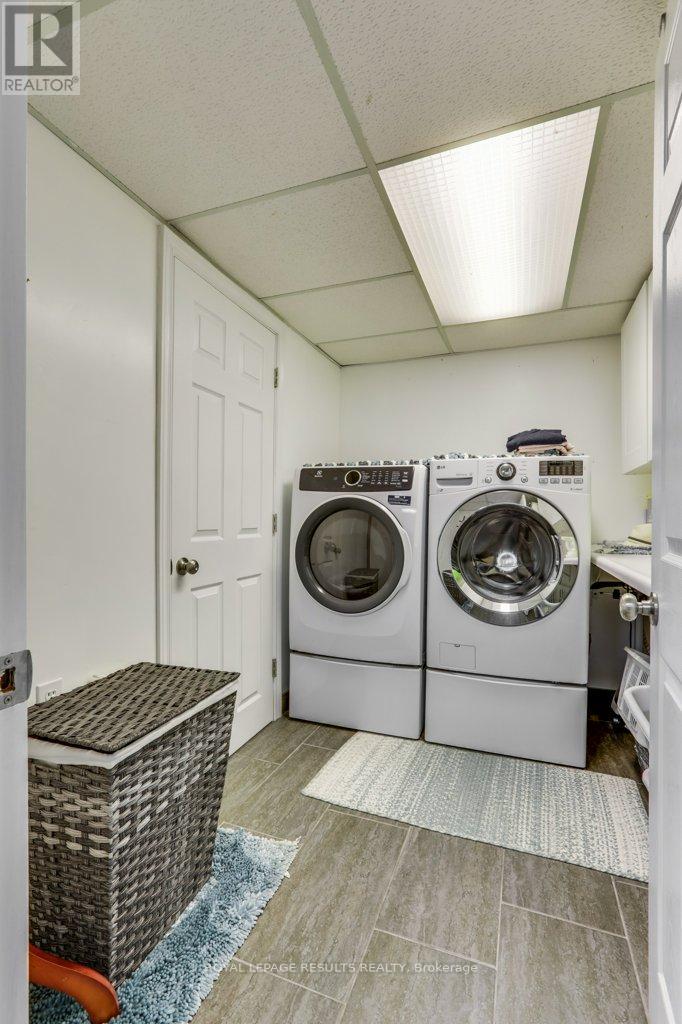 124623 SIMCOE STREET - 34