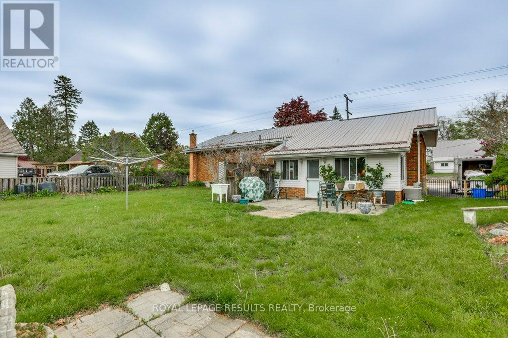 124623 SIMCOE STREET - 44