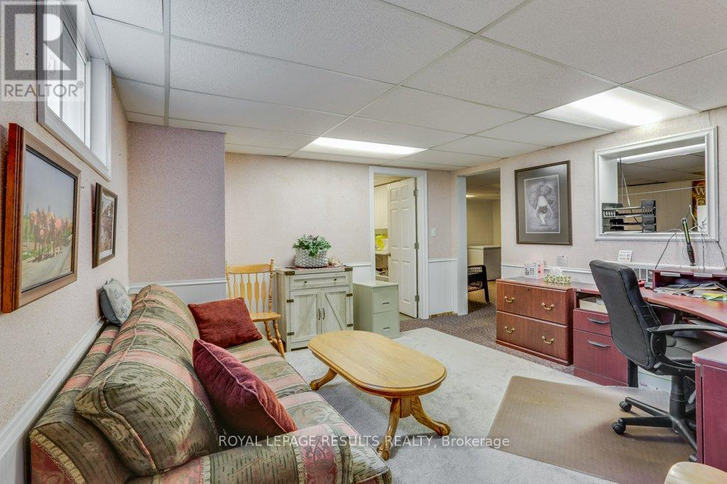 124623 SIMCOE STREET - 50