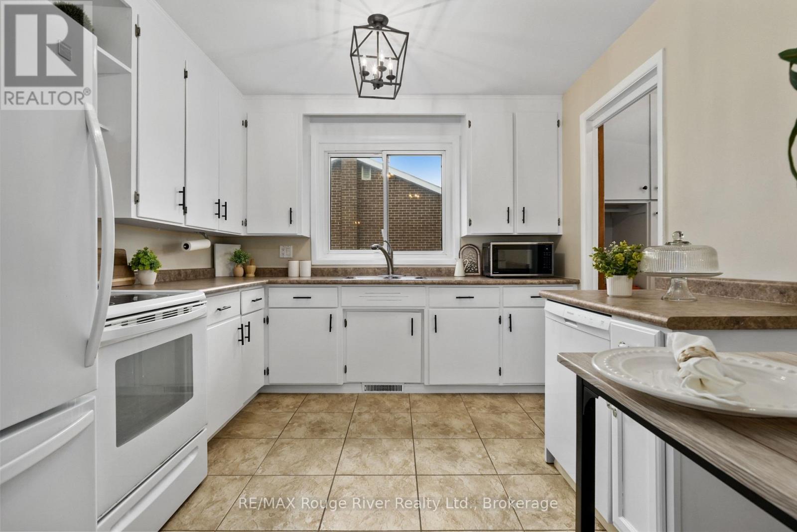 528 BARBARA STREET - 11