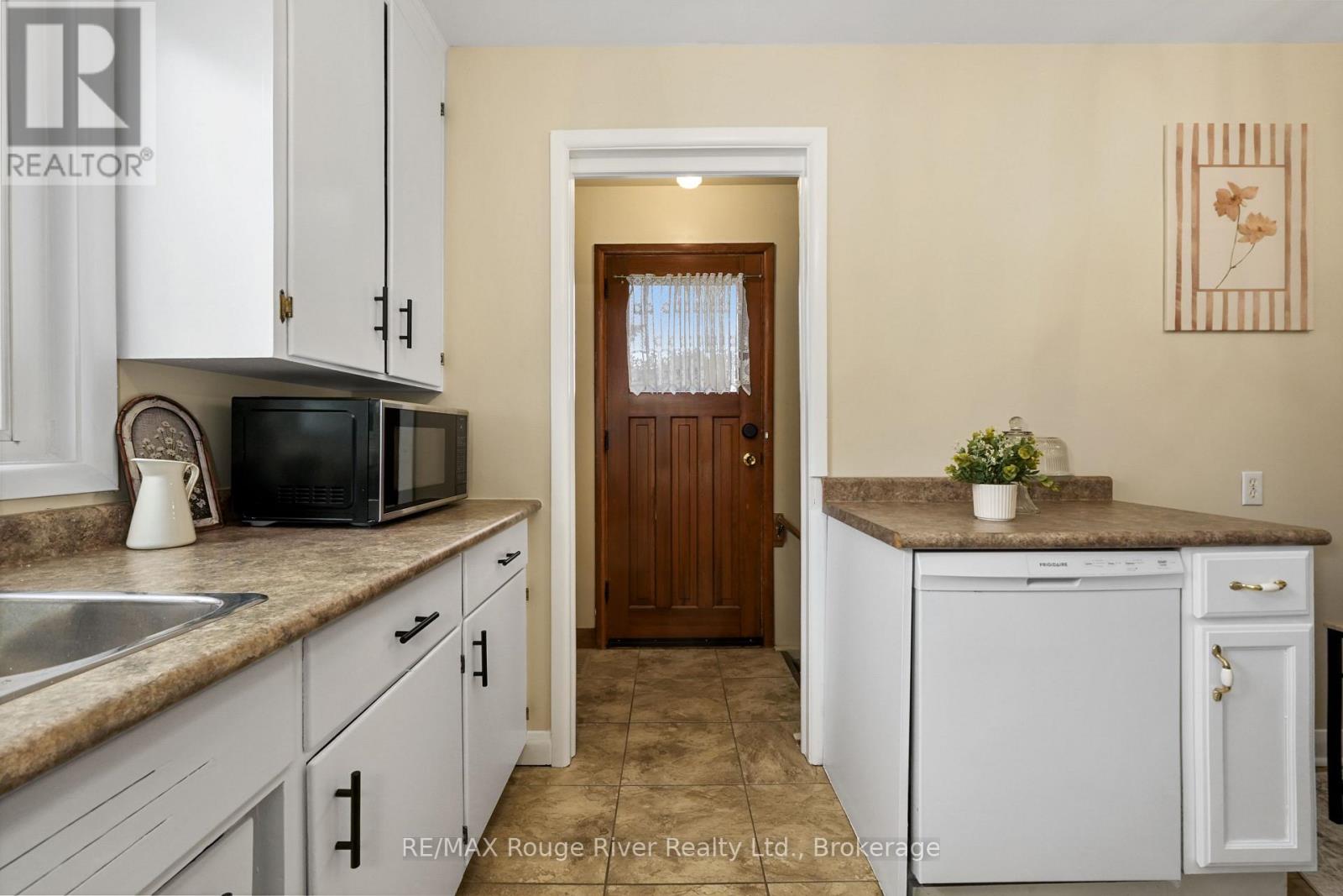 528 BARBARA STREET - 23