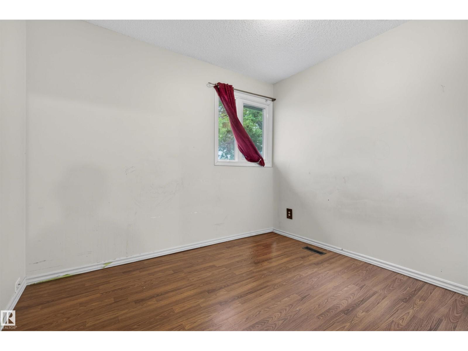 #1 4275 76 ST NW - 14