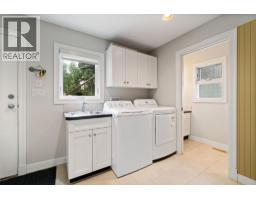 777 Coubeaux Place, Sorrento, BC V0E2W1 Photo 36