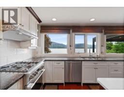 777 Coubeaux Place, Sorrento, BC V0E2W1 Photo 32
