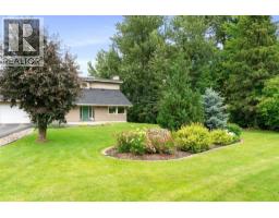 777 Coubeaux Place, Sorrento, BC V0E2W1 Photo 28