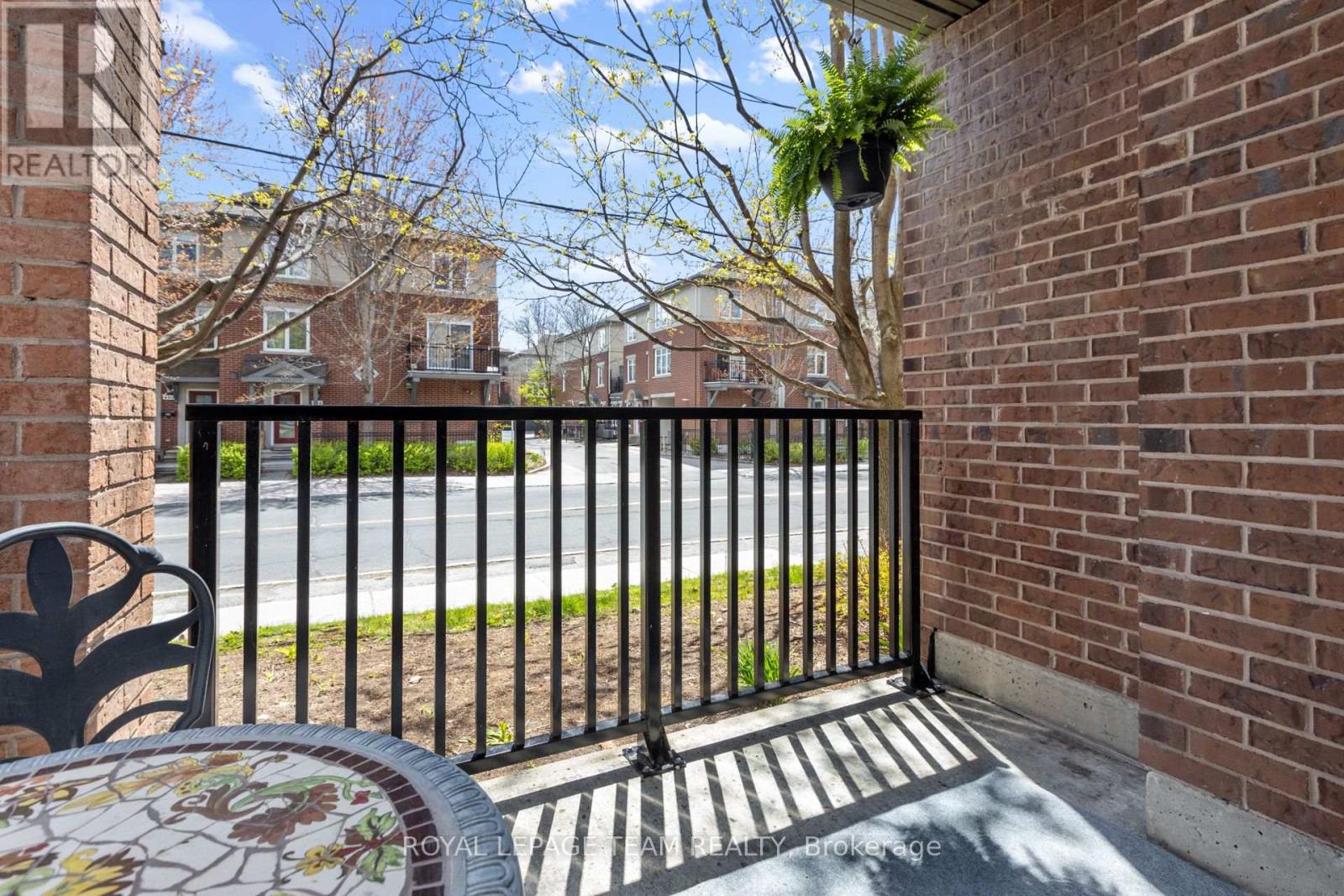 #107 499 SUNNYSIDE AVENUE W - 35