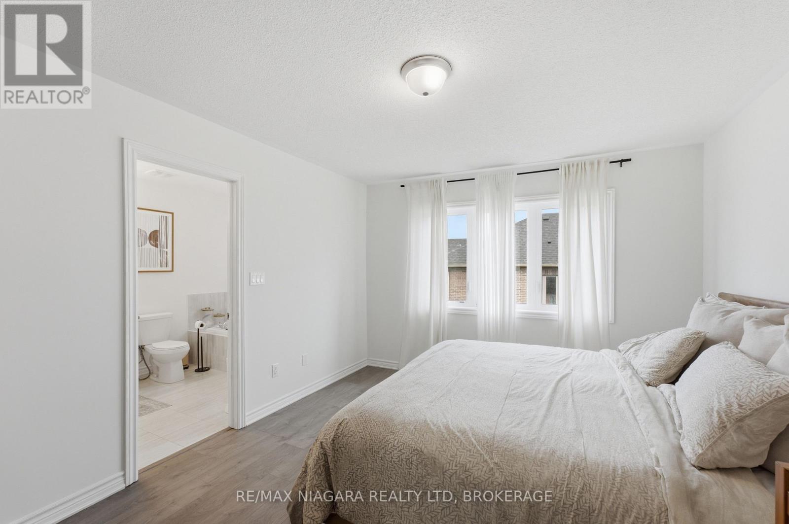 56 SAPPHIRE WAY - 22