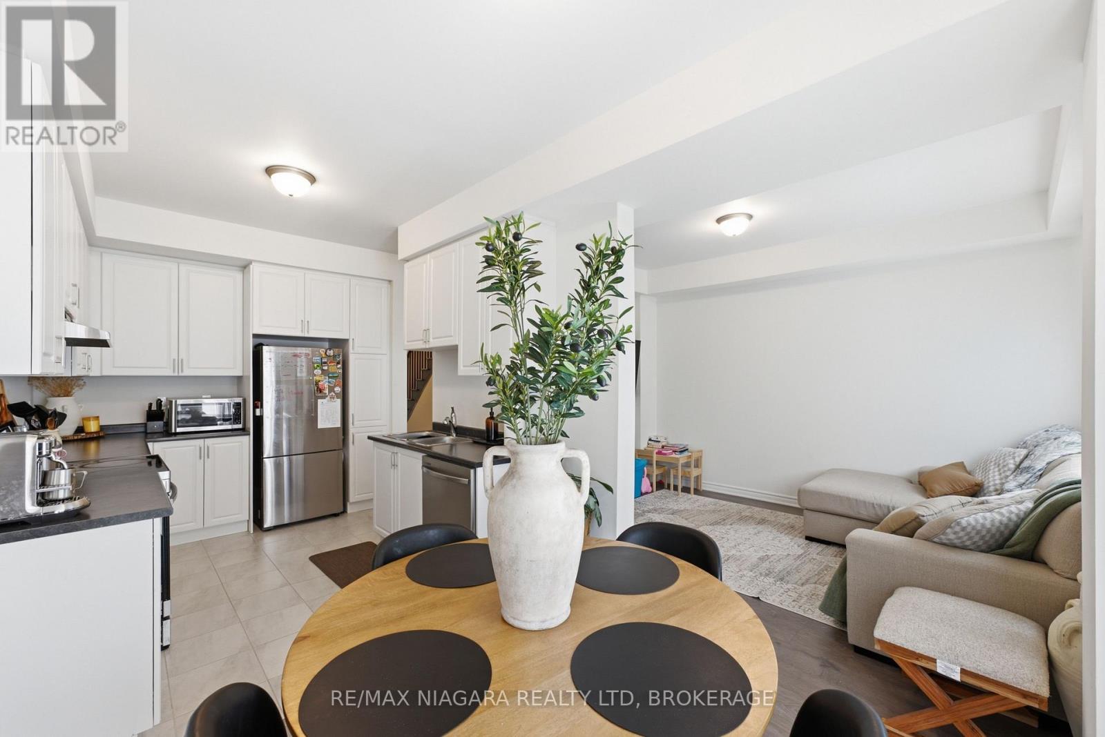 56 SAPPHIRE WAY - 9