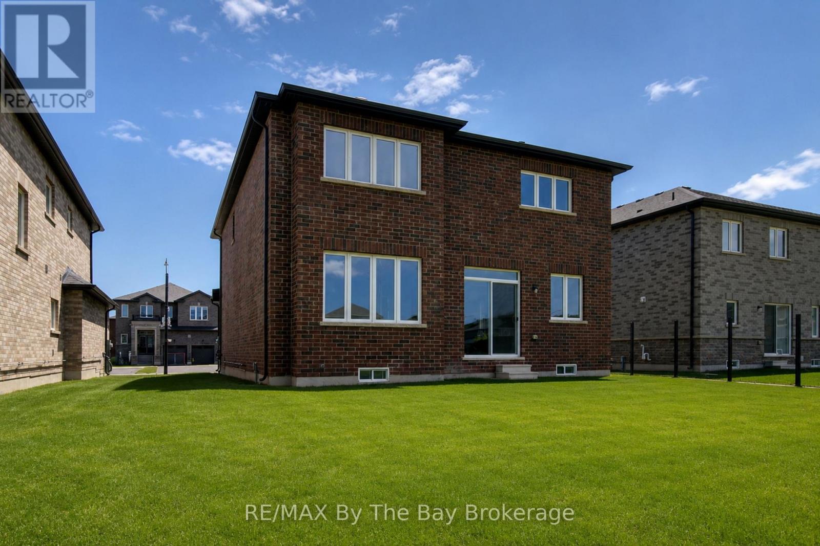 18 AMBER DRIVE - 32