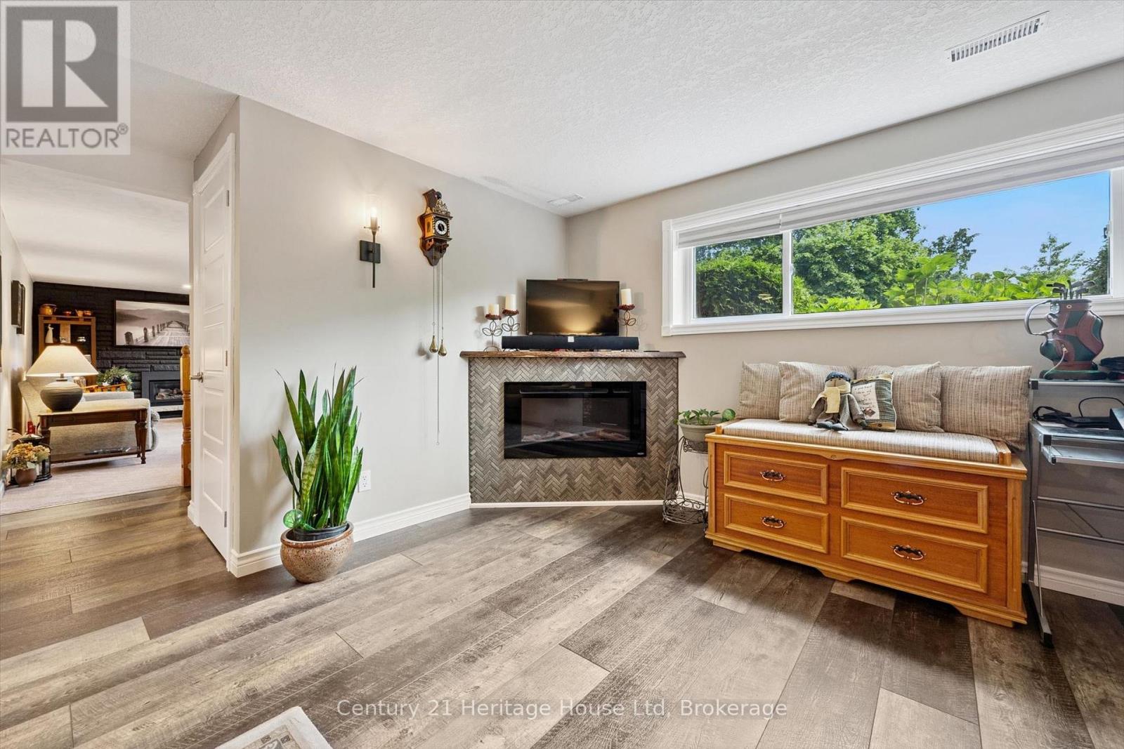 44 INVERNESS DRIVE - 27