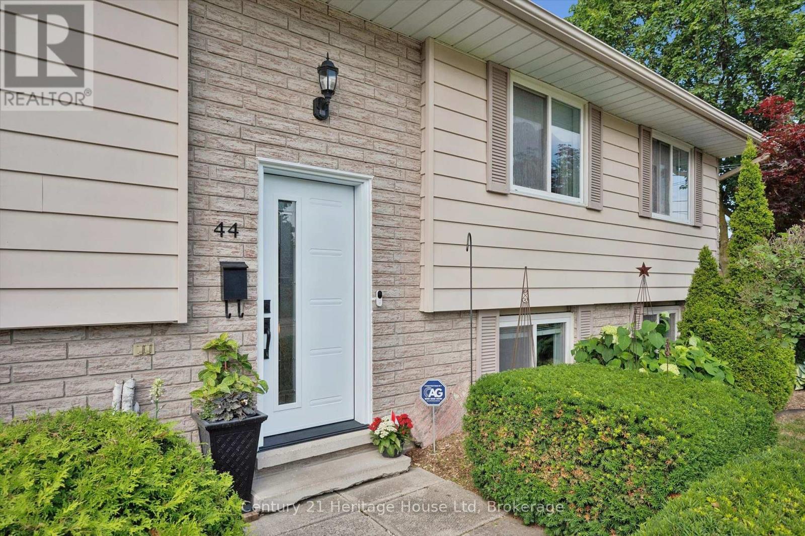 44 INVERNESS DRIVE - 4