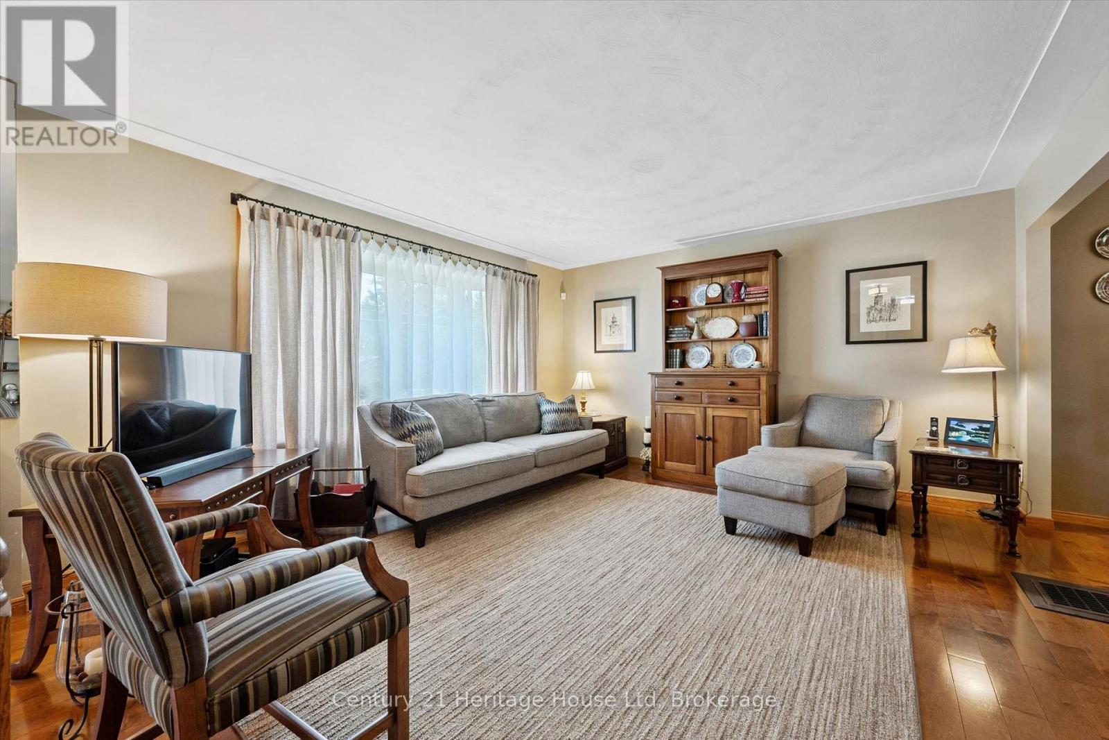 44 INVERNESS DRIVE - 6