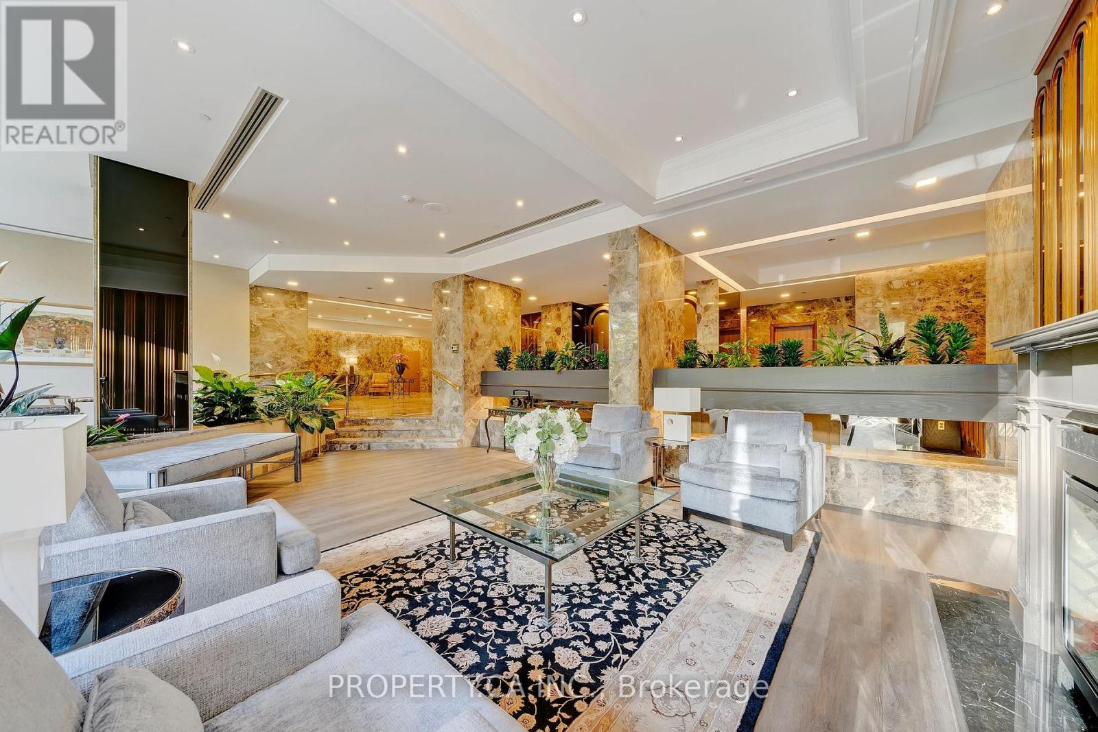 #1202 1 CONCORDE PLACE - 3
