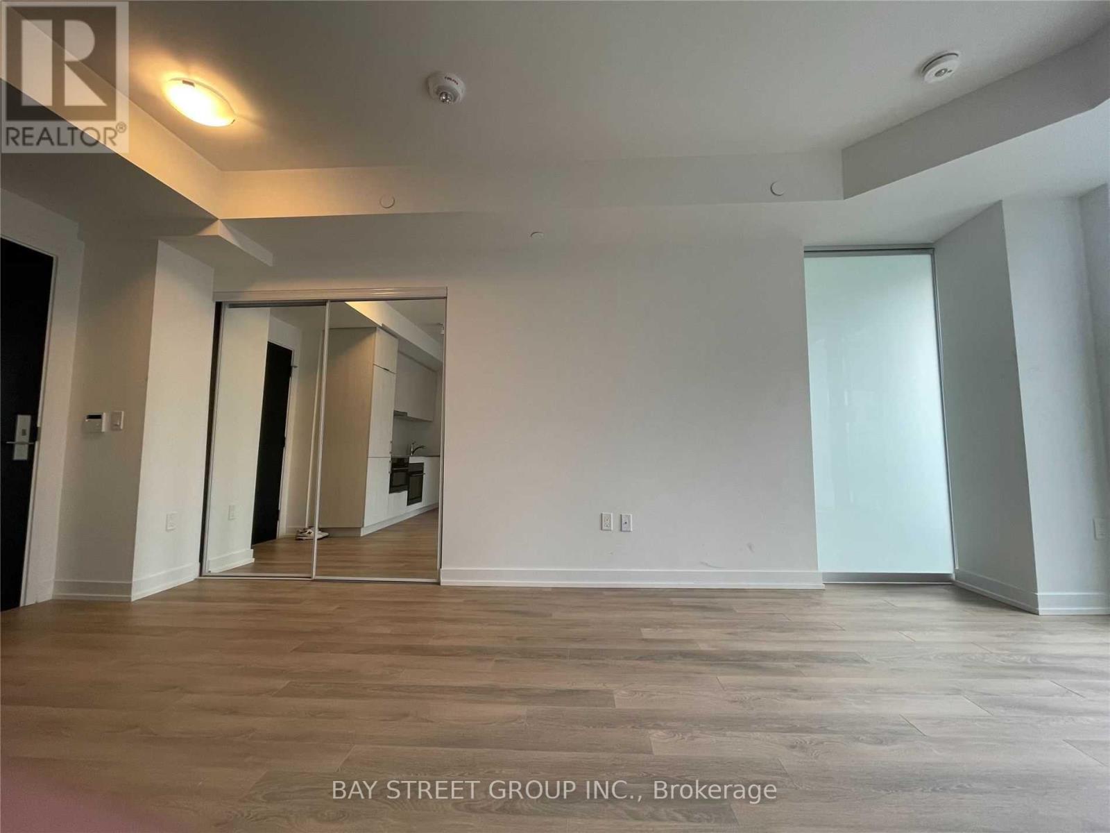 #214 158 FRONT STREET E - 3