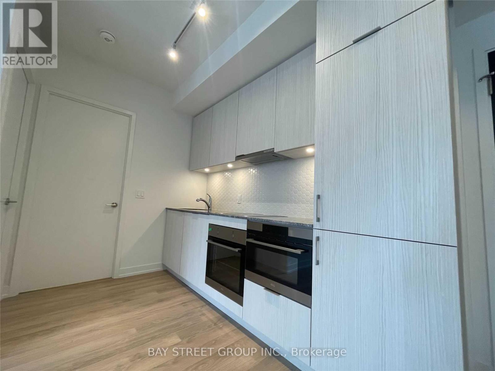 #214 158 FRONT STREET E - 4
