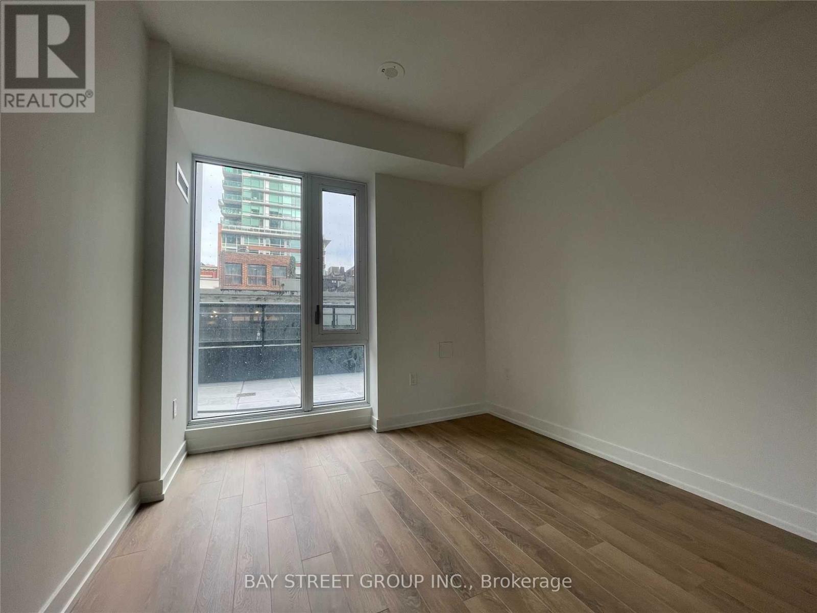 #214 158 FRONT STREET E - 6