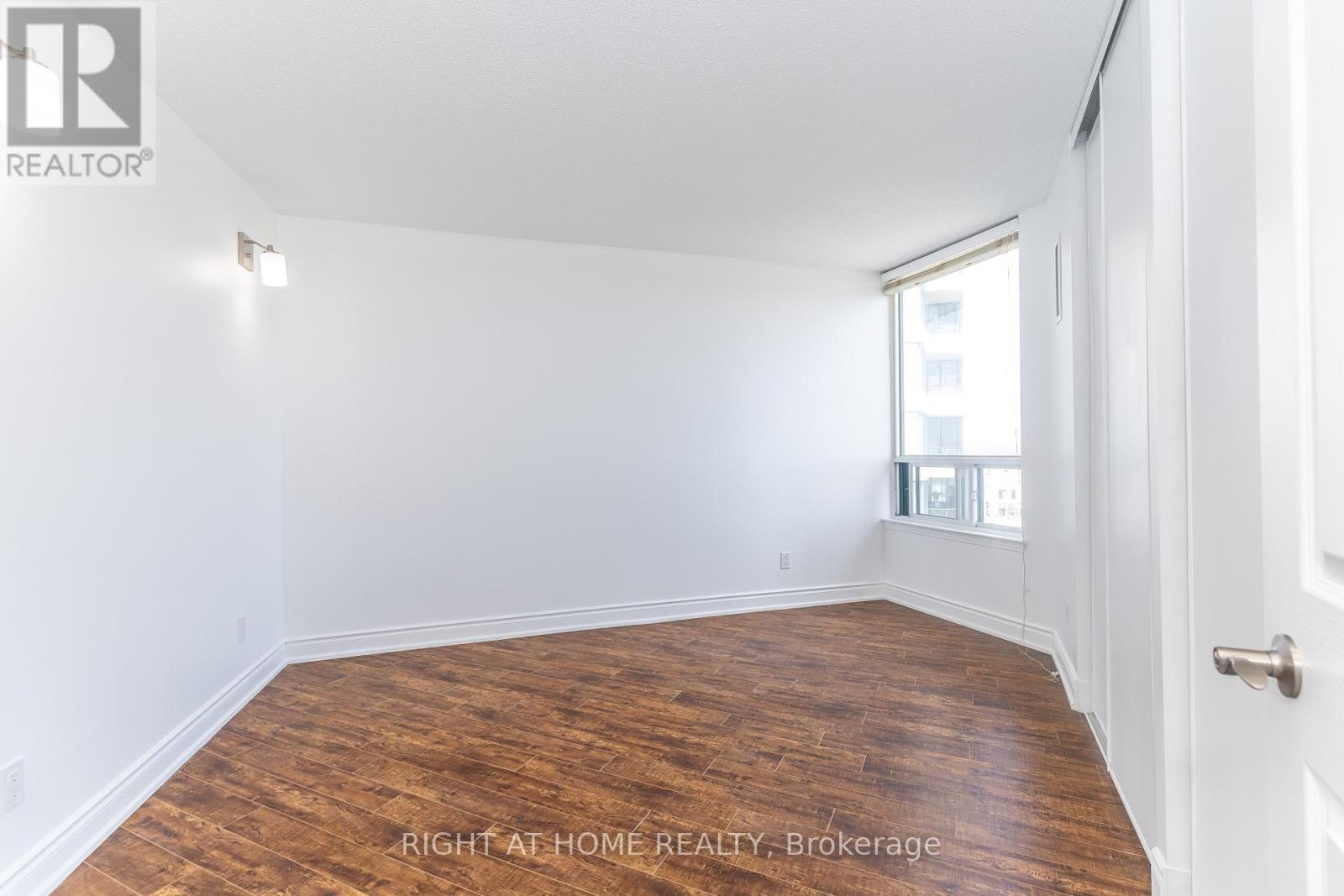 #1001 120 PROMENADE CIRCLE - 46
