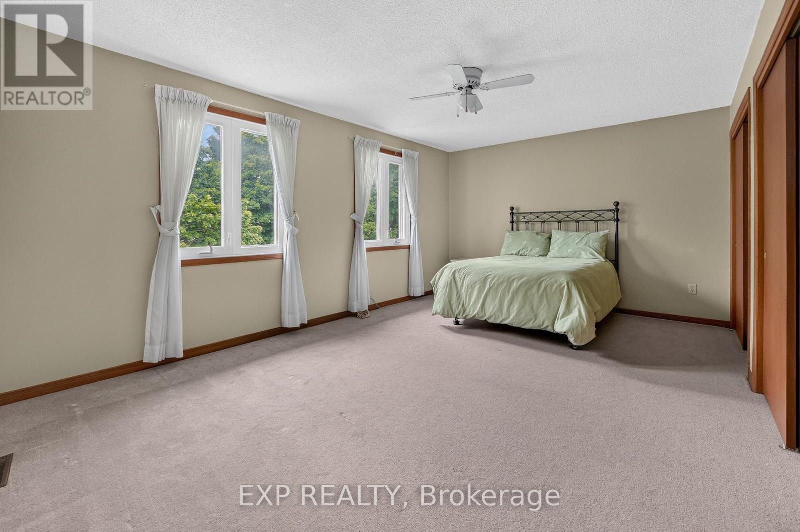 38 FARMINGTON DRIVE - 21