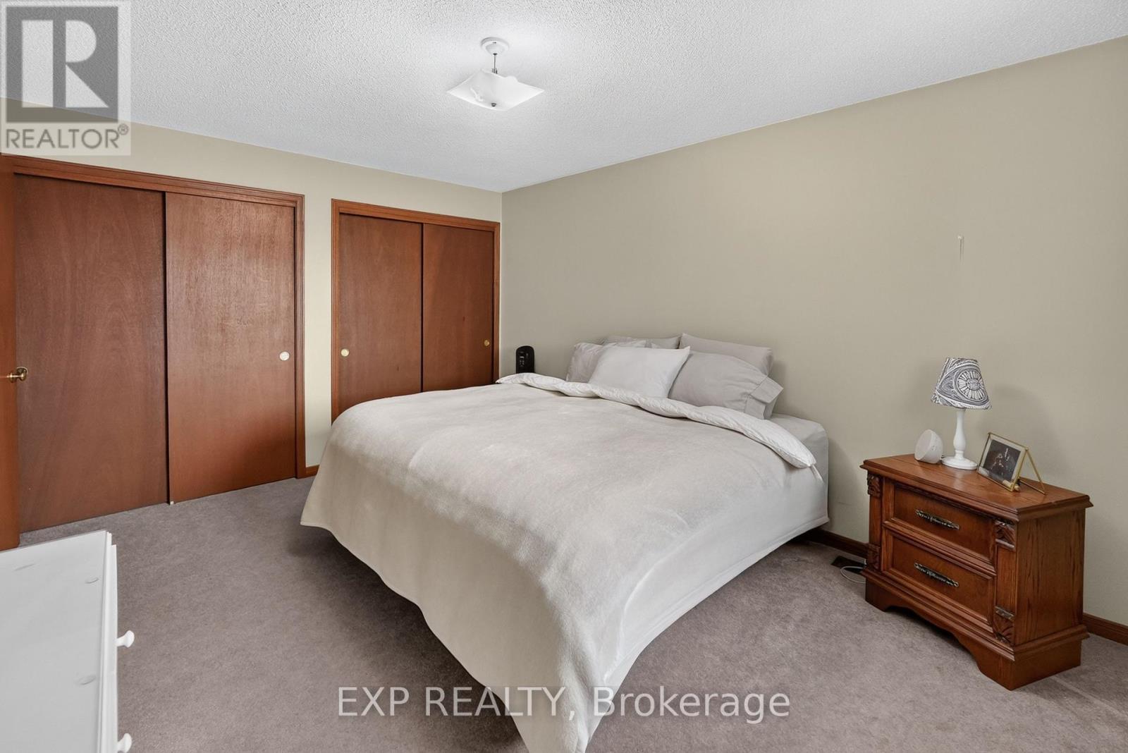 38 FARMINGTON DRIVE - 22