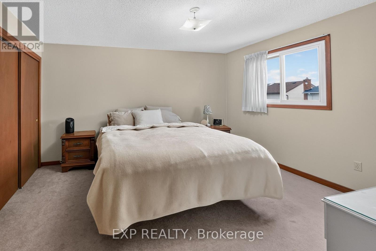 38 FARMINGTON DRIVE - 23