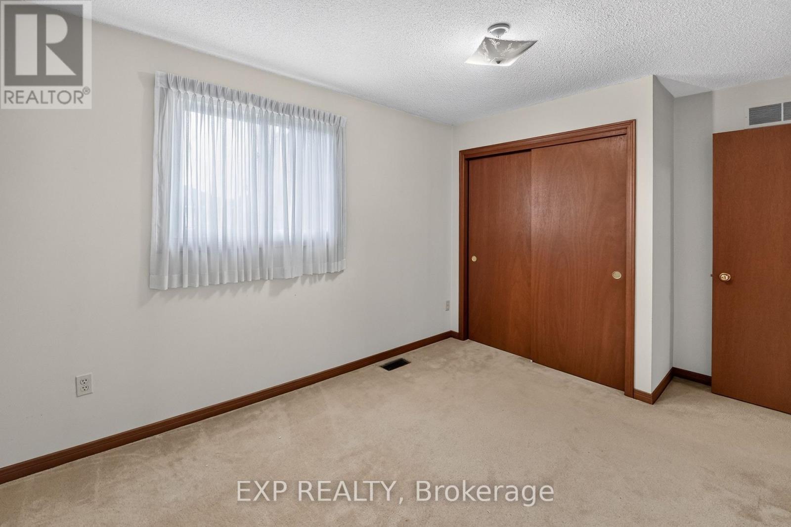 38 FARMINGTON DRIVE - 24
