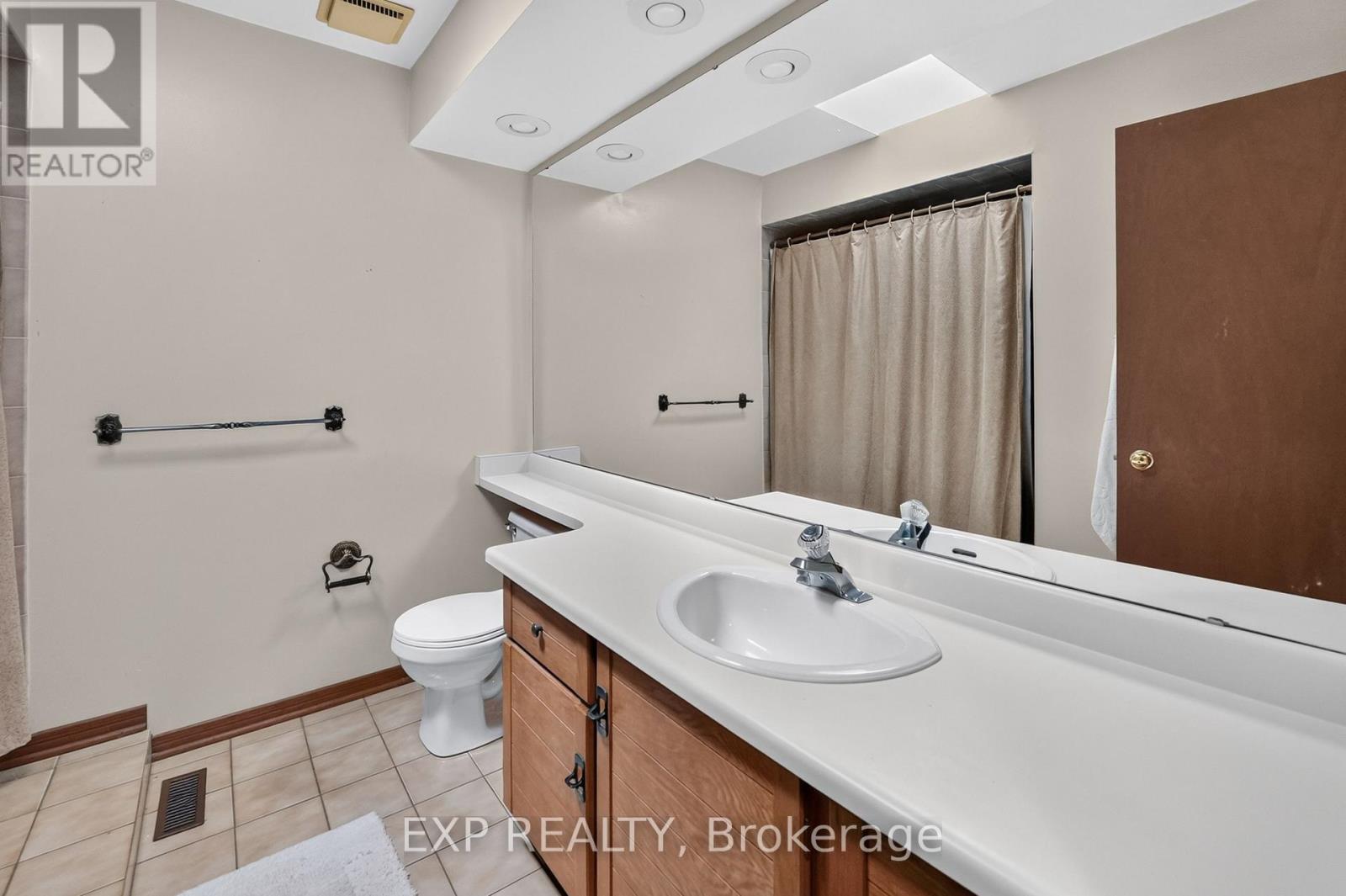 38 FARMINGTON DRIVE - 25
