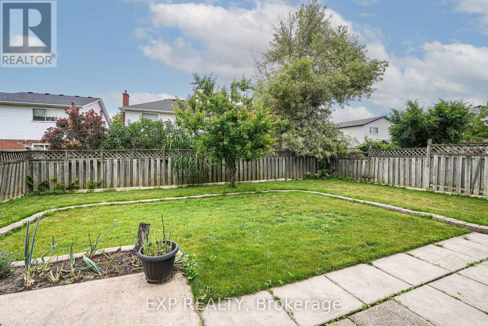 38 FARMINGTON DRIVE - 32