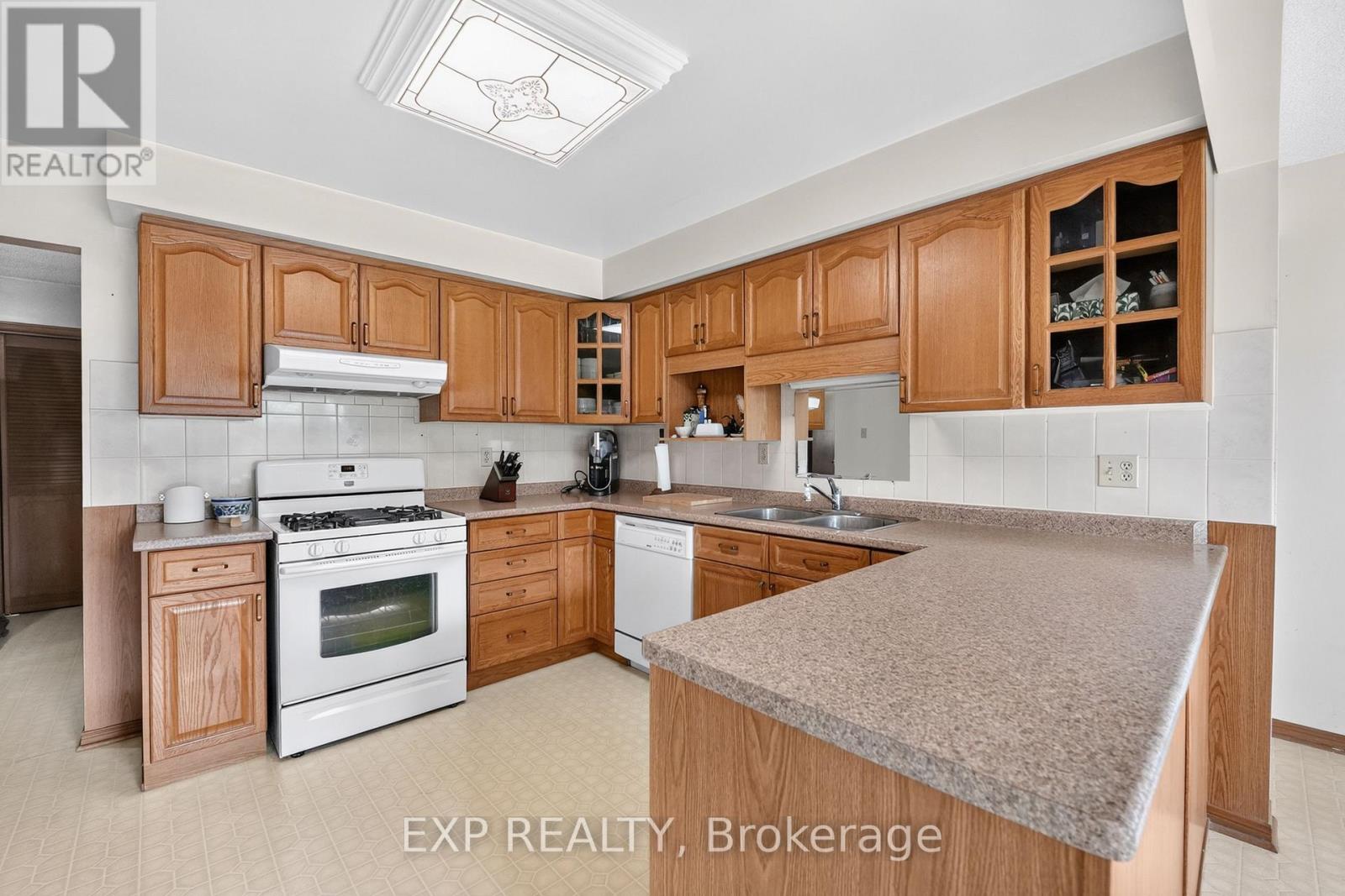 38 FARMINGTON DRIVE - 6