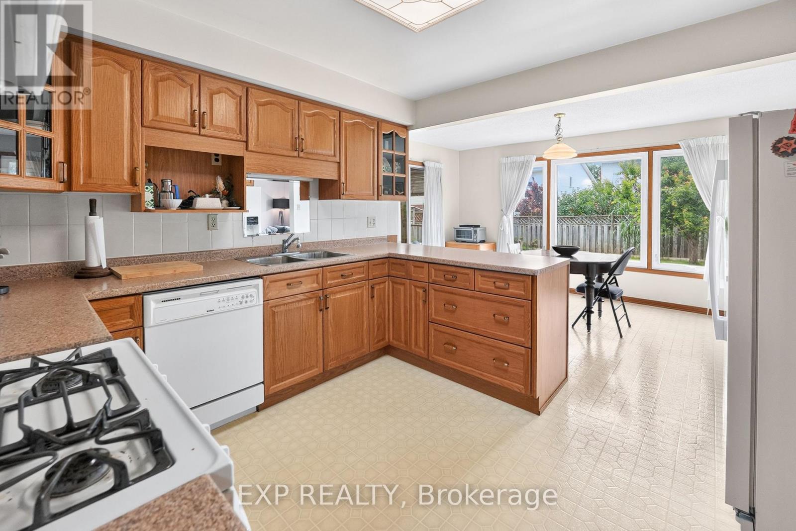 38 FARMINGTON DRIVE - 7