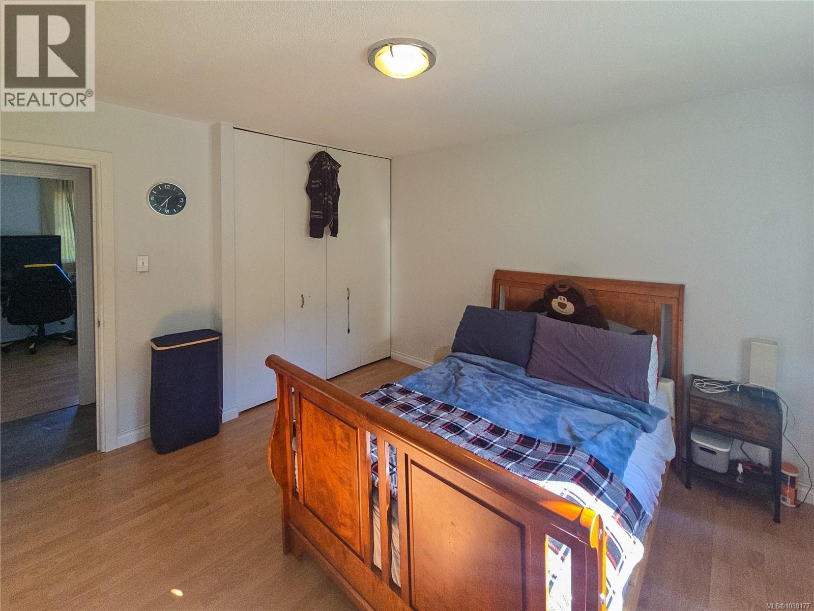 221 Spar St - 35