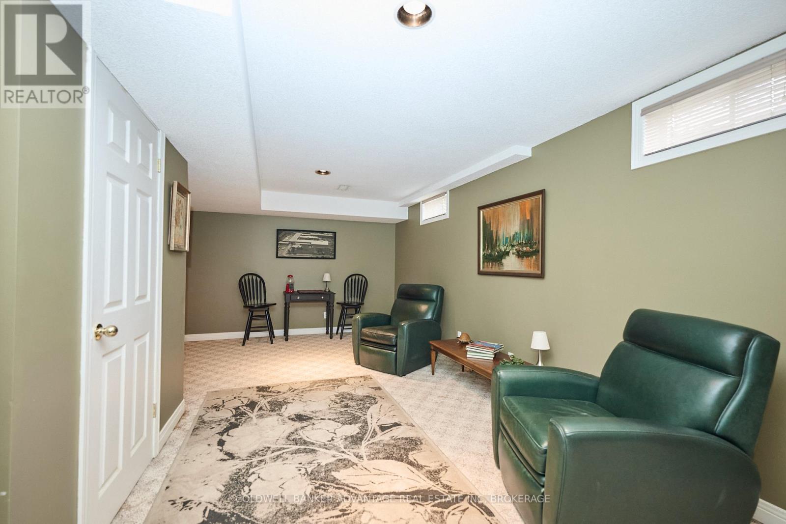 28 DIXON CRESCENT - 18