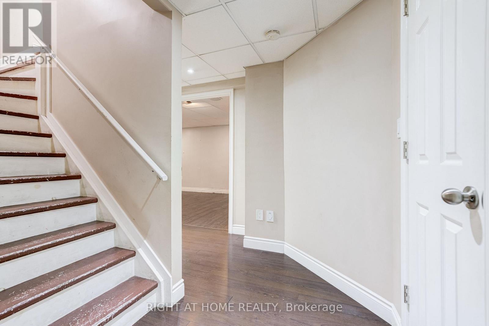 54 WOODSIDE COURT - 28