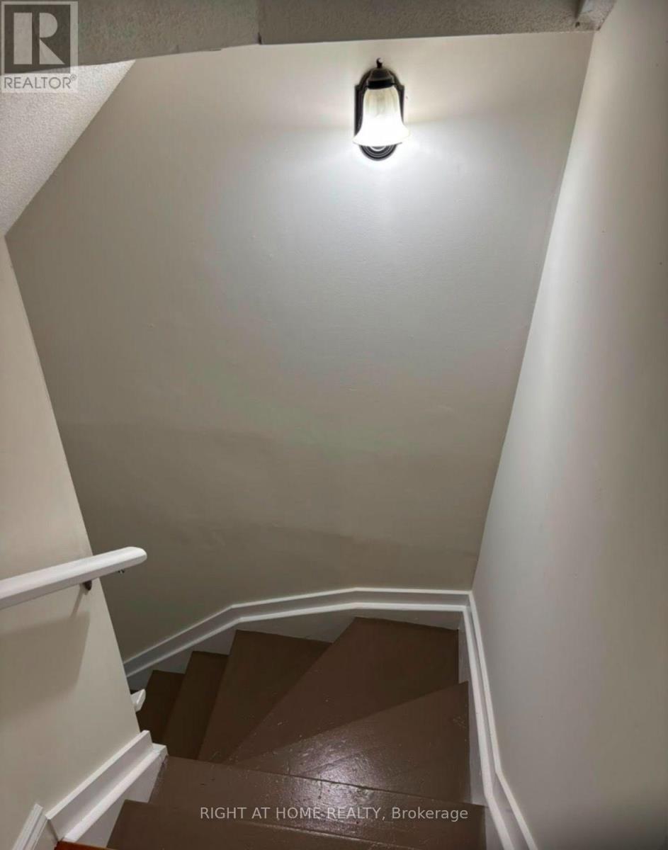 54 WOODSIDE COURT - 40