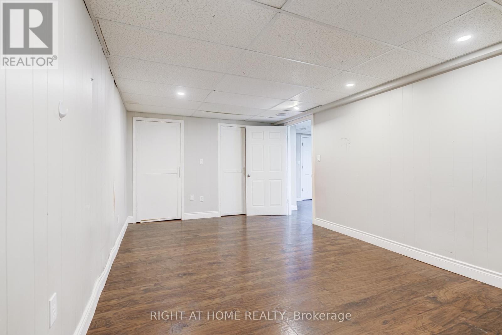54 WOODSIDE COURT - 30