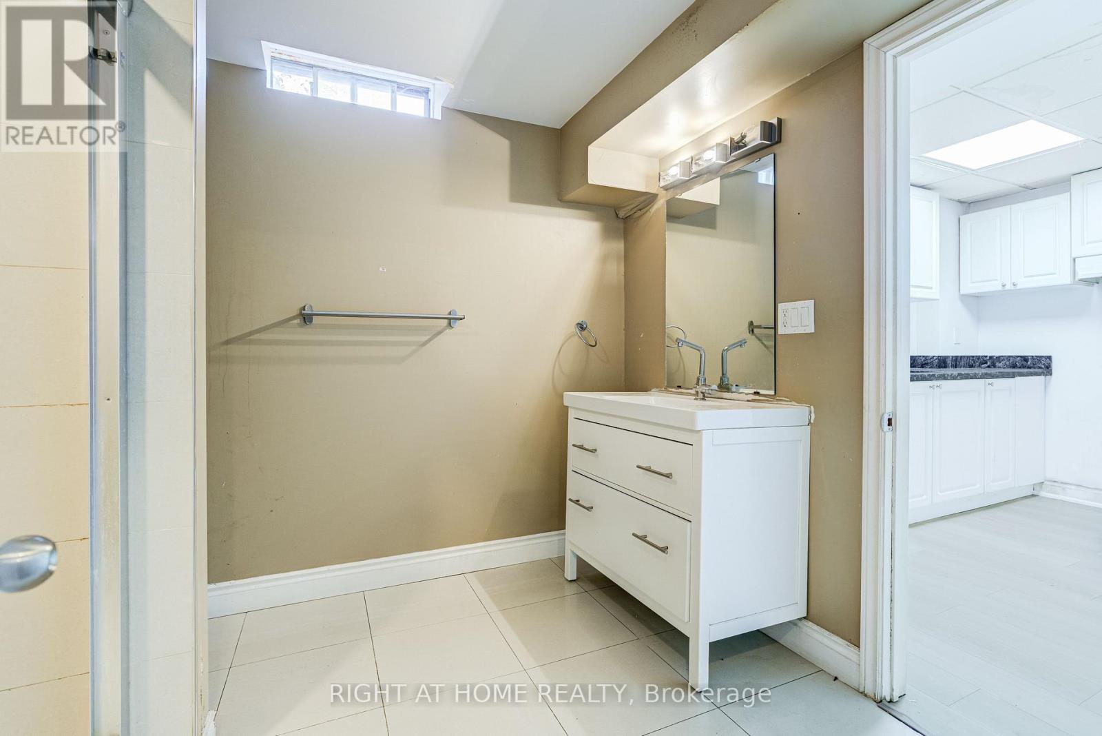 54 WOODSIDE COURT - 35