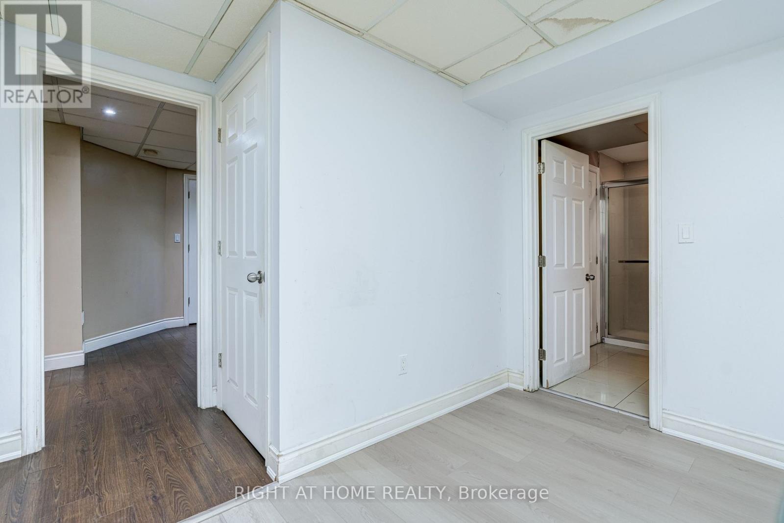 54 WOODSIDE COURT - 31