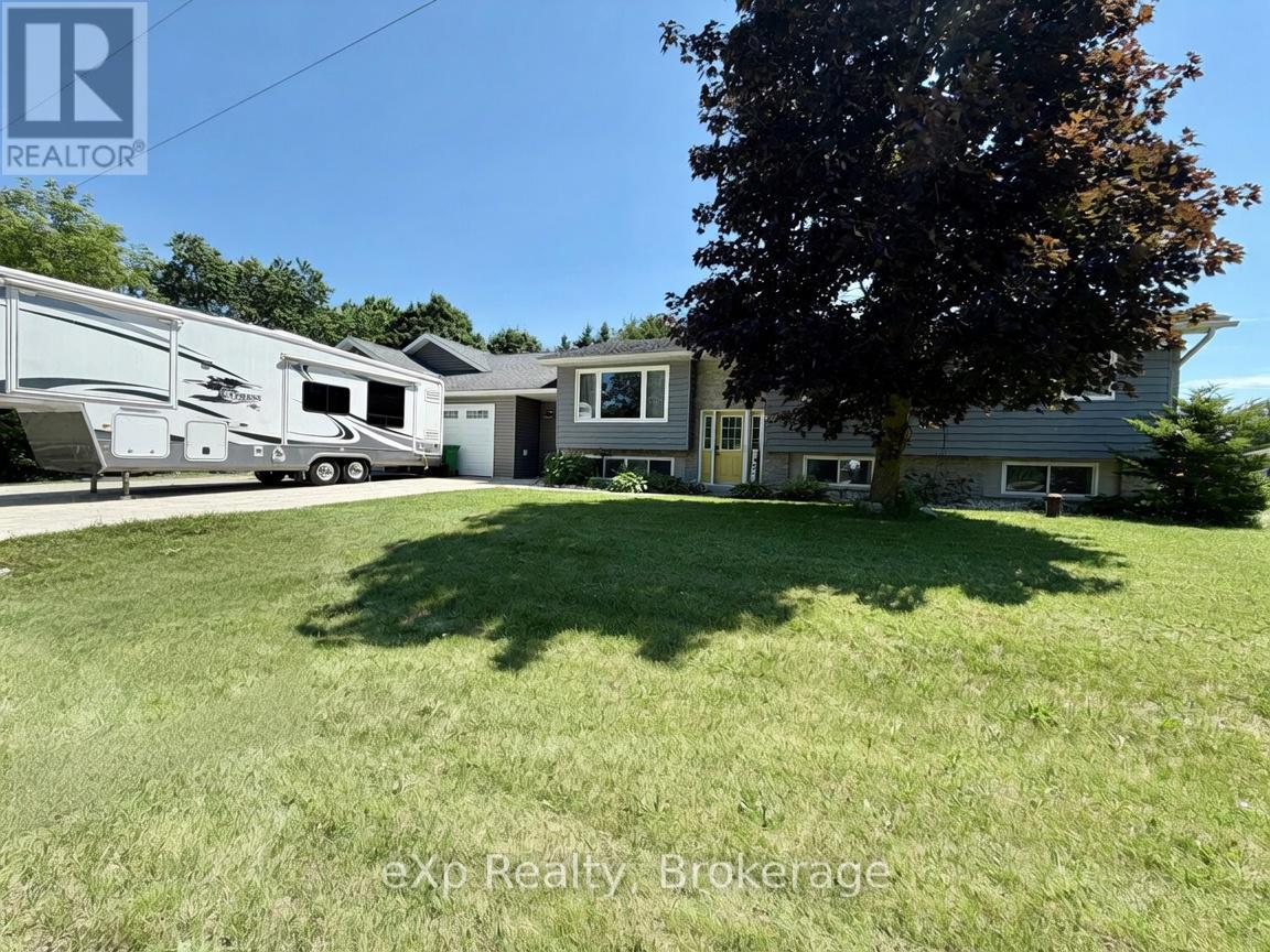 160 WESTFALL CRESCENT - 1