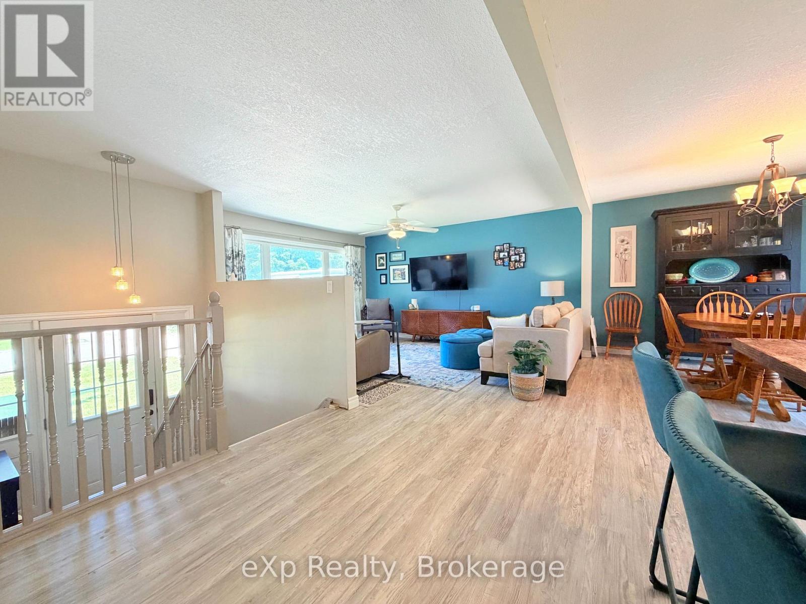 160 WESTFALL CRESCENT - 3