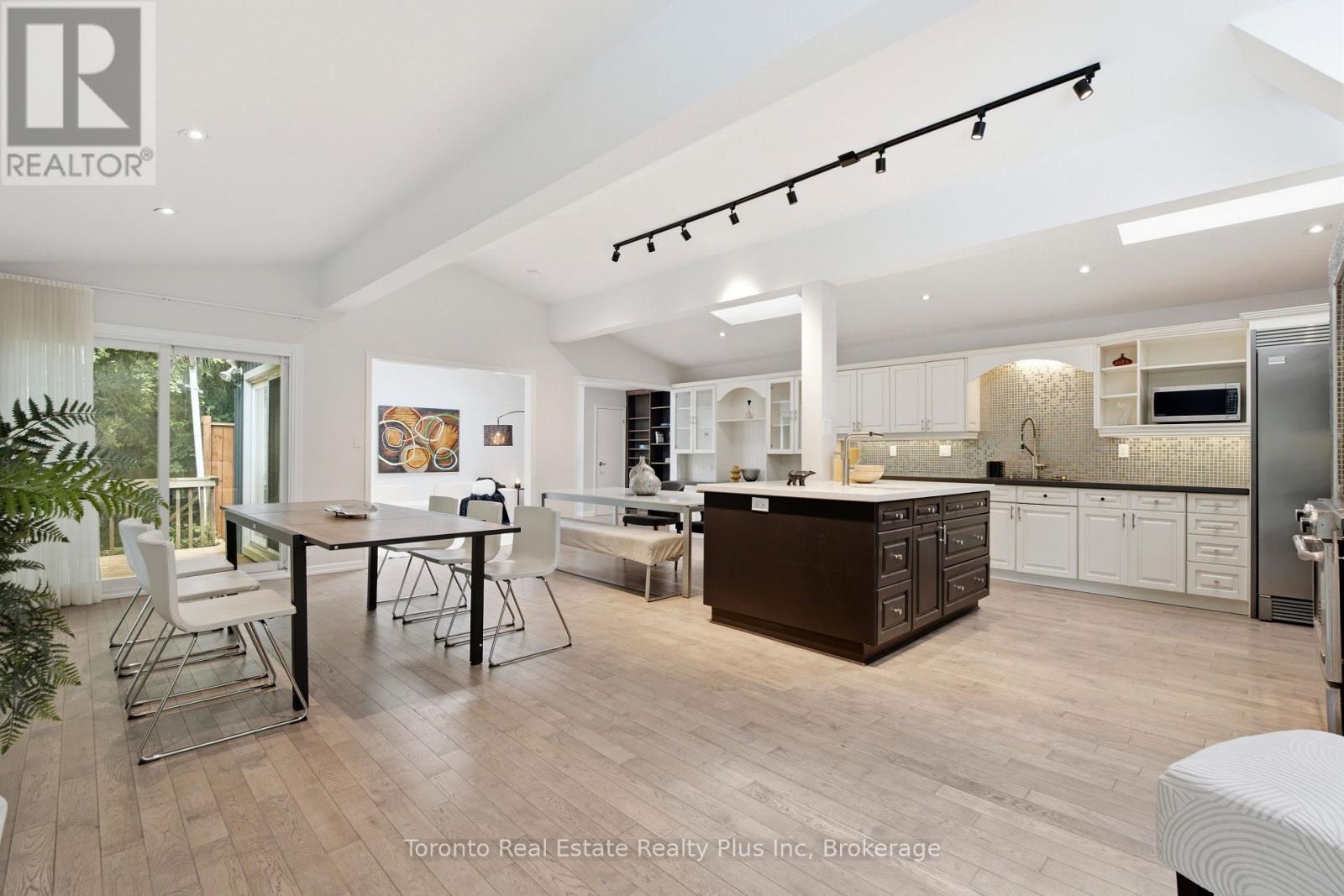 39 DOVE LANE - Image 13