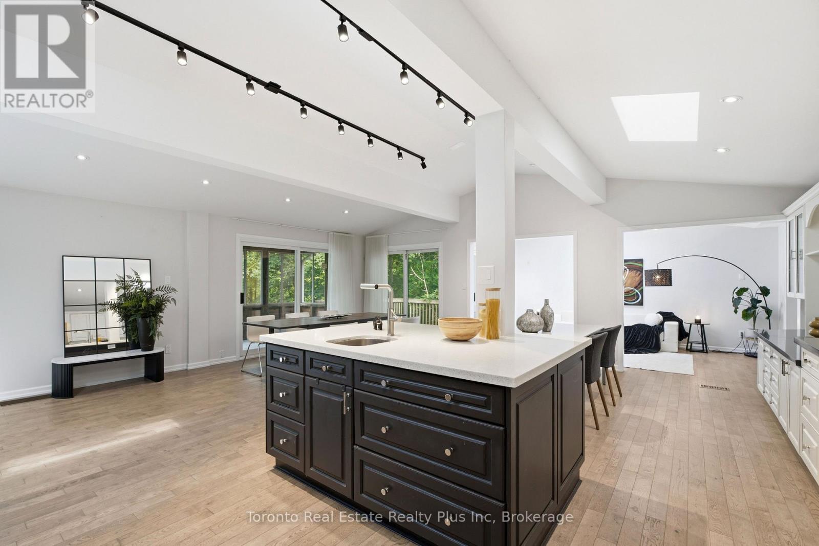 39 DOVE LANE - Image 14