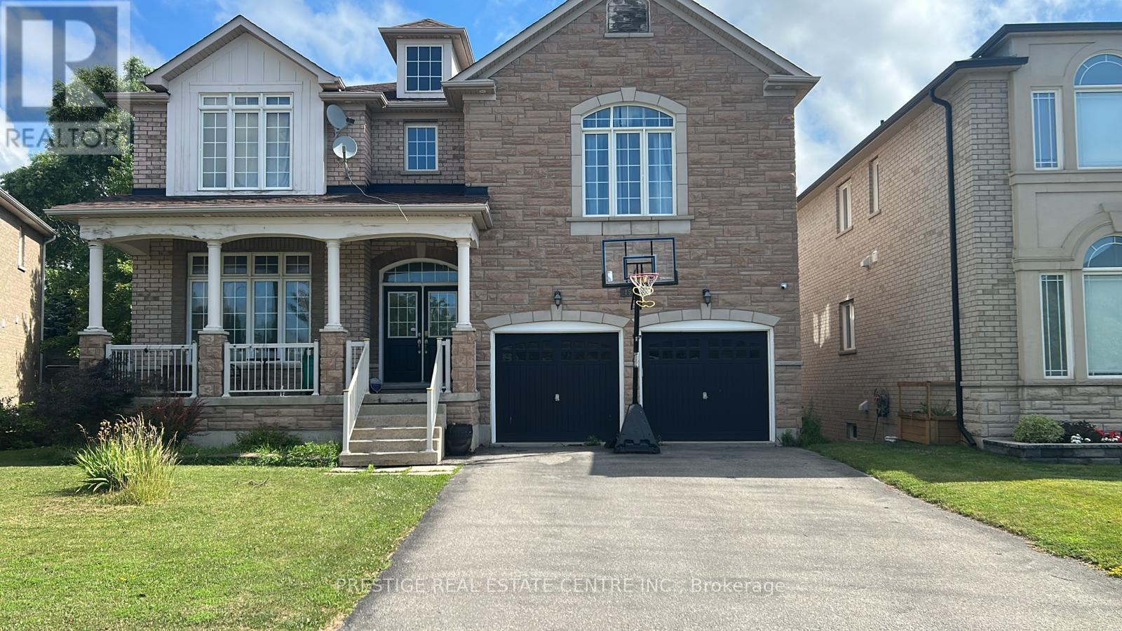 1527 STEWART CRESCENT - 1