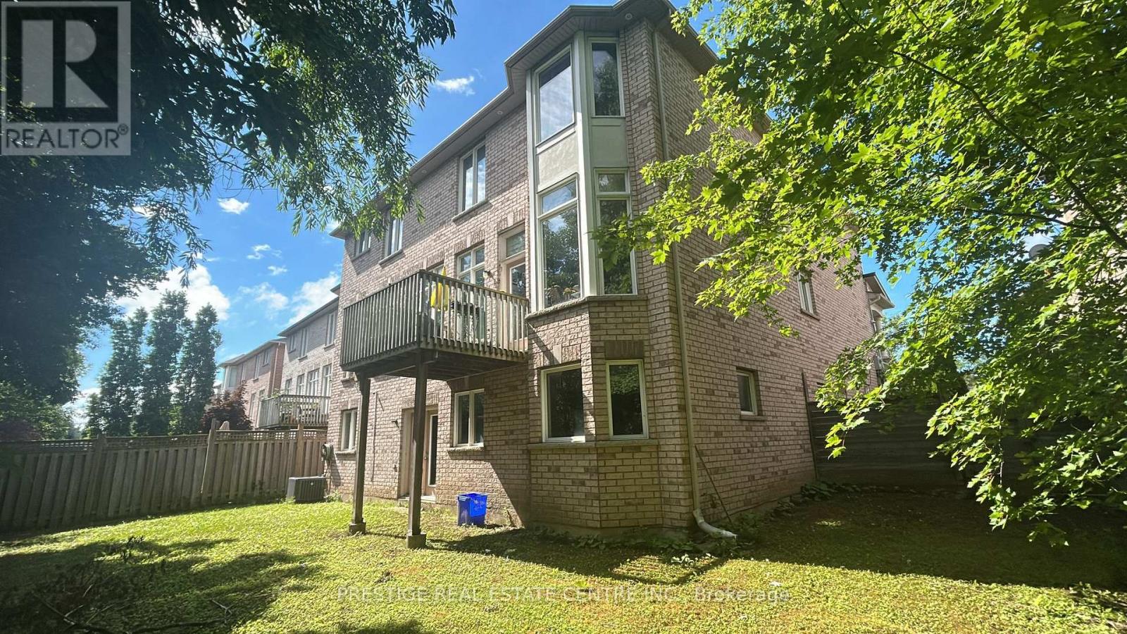 1527 STEWART CRESCENT - 2