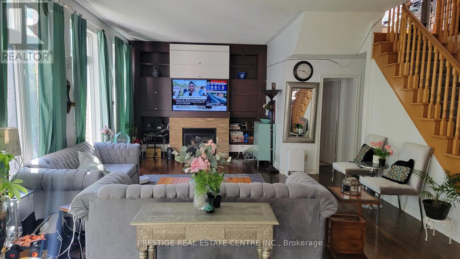 1527 STEWART CRESCENT - 4
