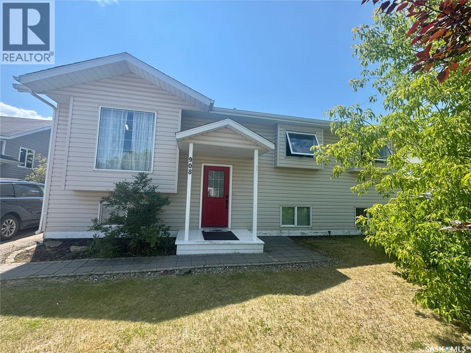 908 Thompson CRESCENT - 1